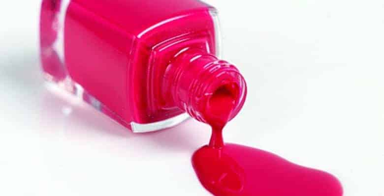 Schadelijke stof in nagellak kan je hormonen ontregelen!