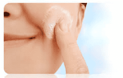 vrouw met een heldere uitstraling en een frisse look