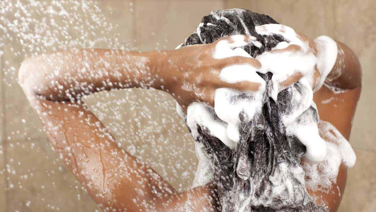 Geef je haar een detox, voeg dit ene ingrediënt toe aan je shampoo! Afbeelding