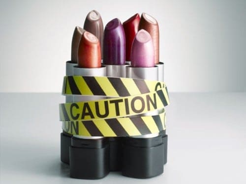 Is je lipstick de verrassende oorzaak van je stemmingswisselingen?