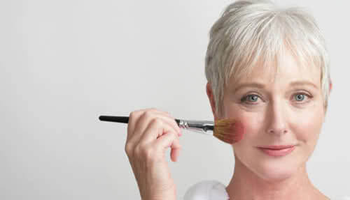 10 jaar jonger met deze make-up tips voor de rijpere huid
