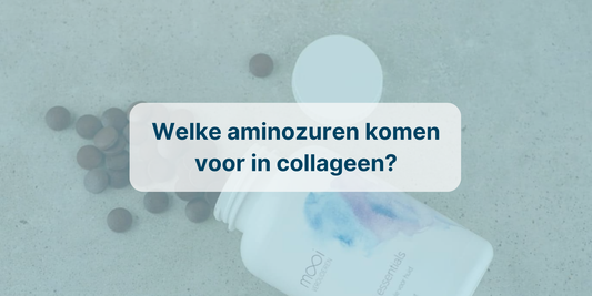 potje beauty essentials aminozuren, waarbij de tabletjes uit het potje op tafel liggen