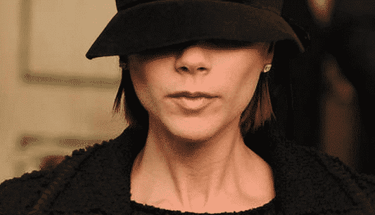 Zwarte kleding maakt je ouder, maar met deze tips kan je het wél dragen